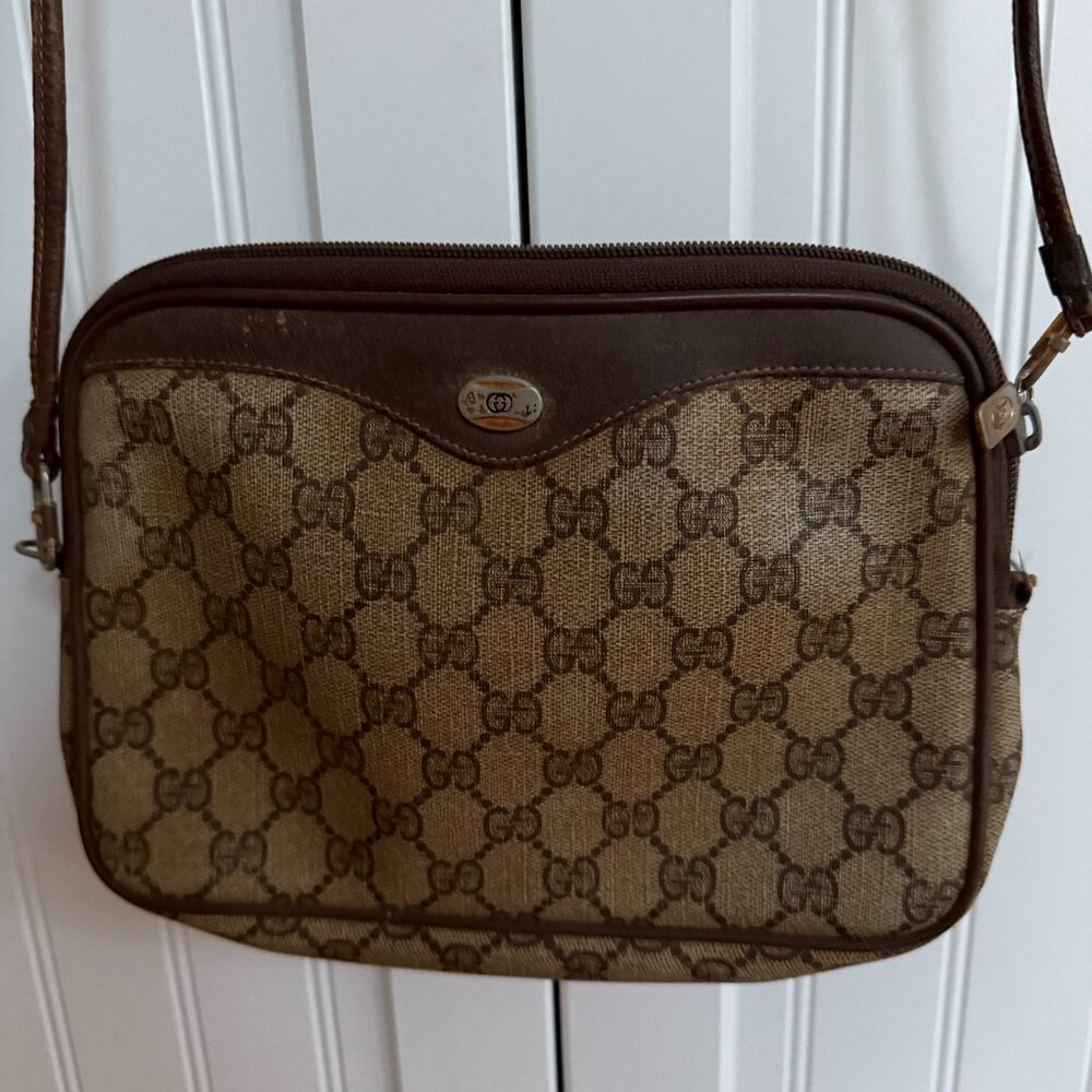GUCCI bag purse handbag USED condition.Crossbody